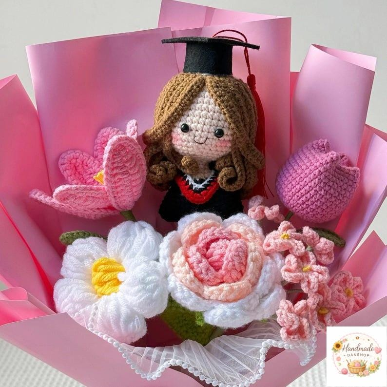 Crochet Graduation Bouquet  Handmade Class of 2026 Gift with Custom Graduate Doll & Flowers, Graduation Gift for Son,Flower Gift,Mother day