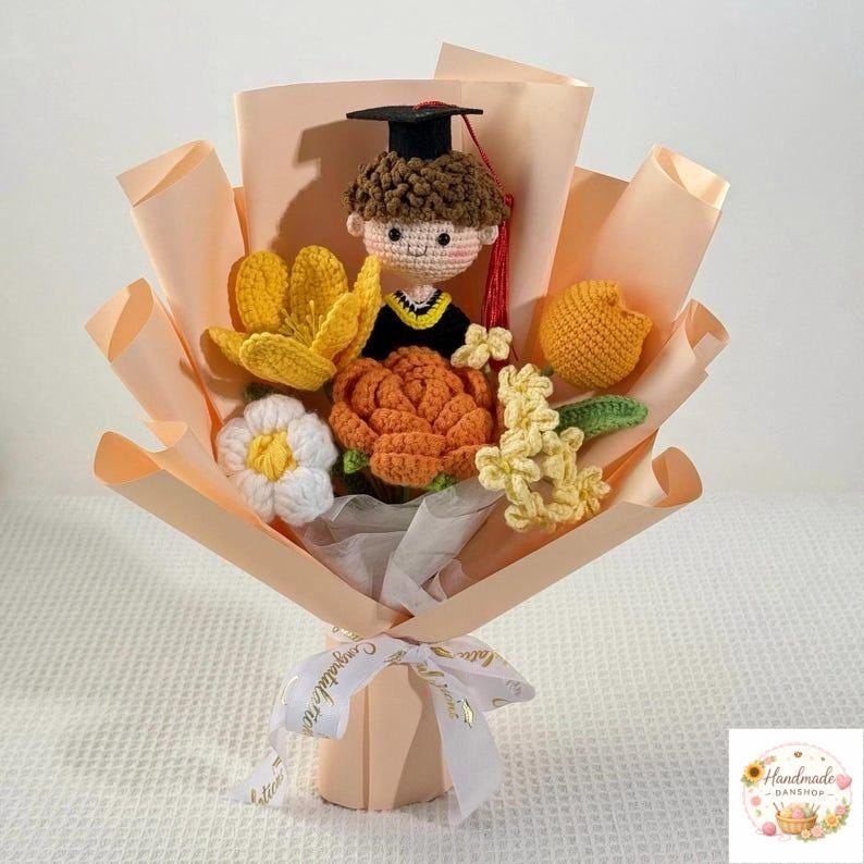 Crochet Graduation Bouquet  Handmade Class of 2026 Gift with Custom Graduate Doll & Flowers, Graduation Gift for Son,Flower Gift,Mother day